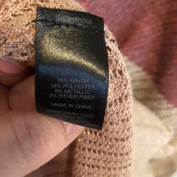 Express V Neck Top - Picture 3 of 4